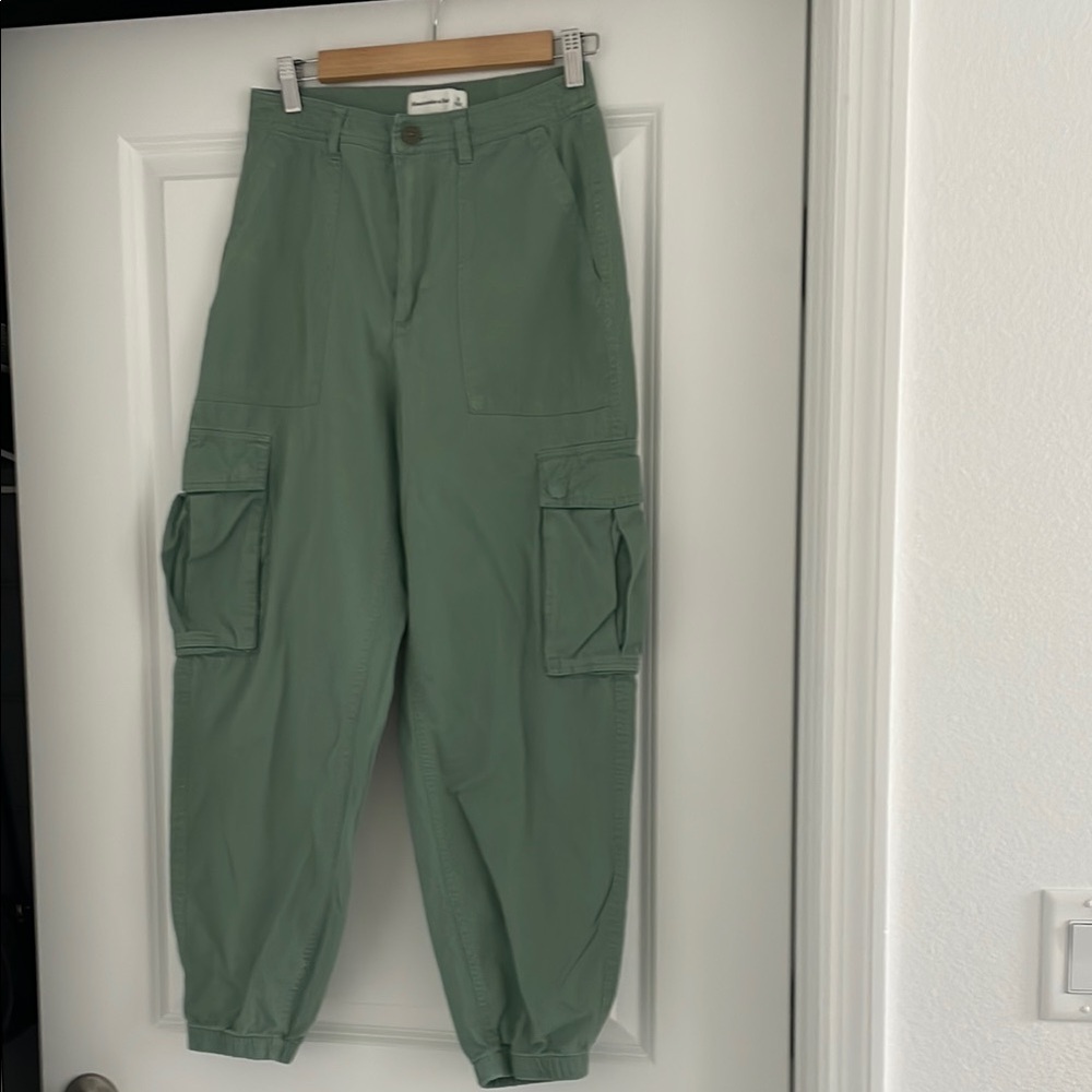 Abercrombie women’s cargo pants